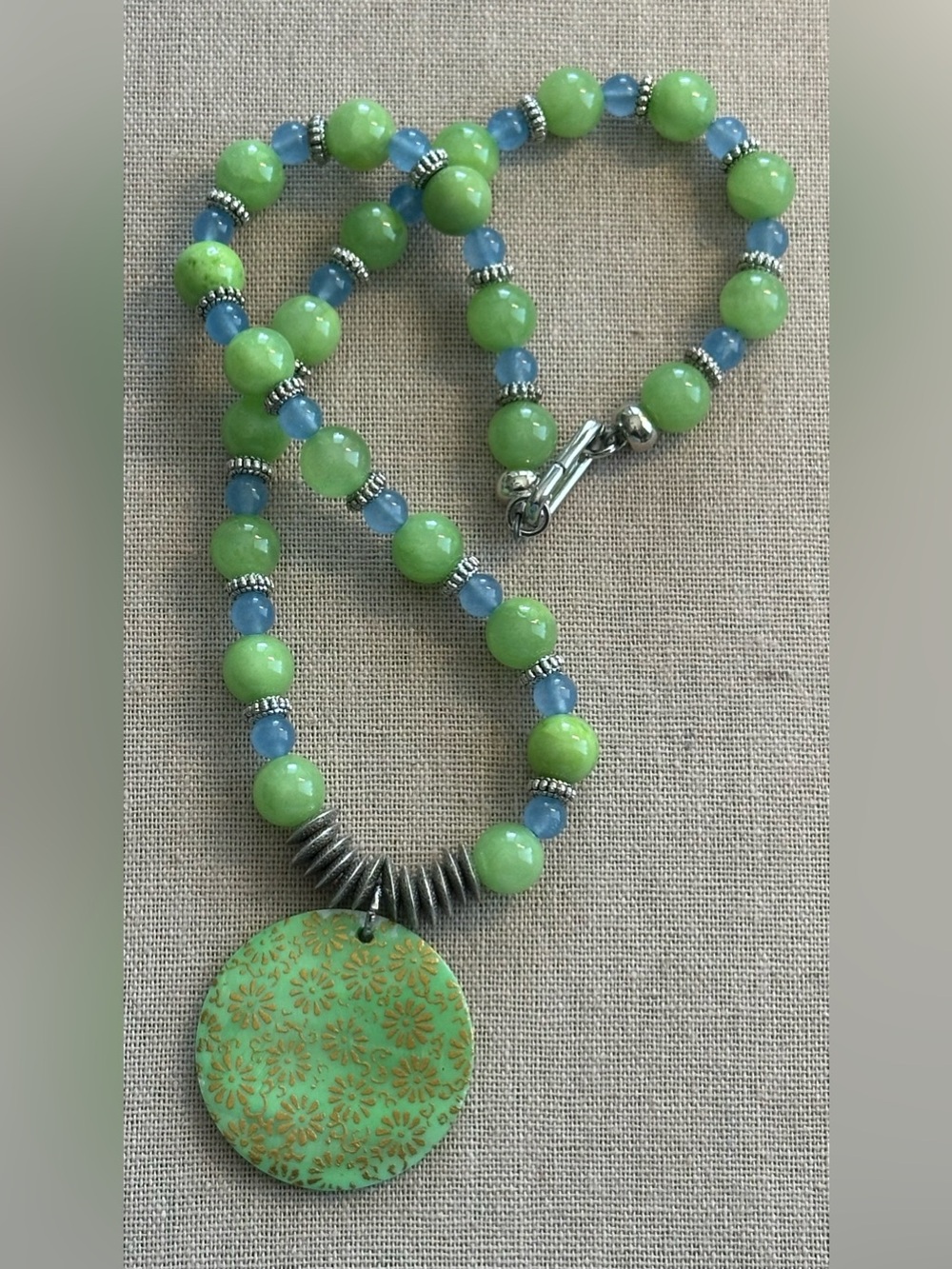 22 inch Green and Blue bead necklace NWOT